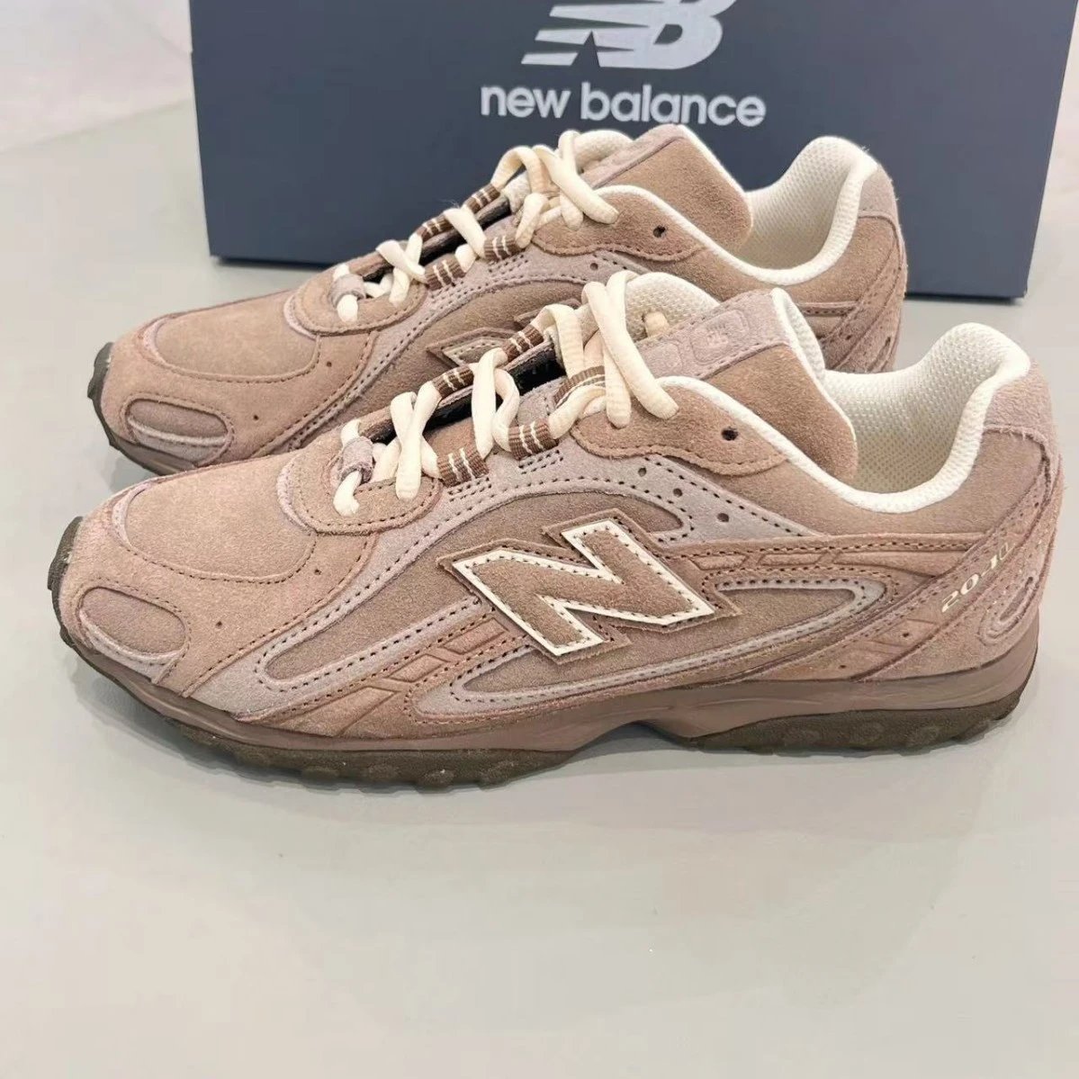 New Balance Beige Su
